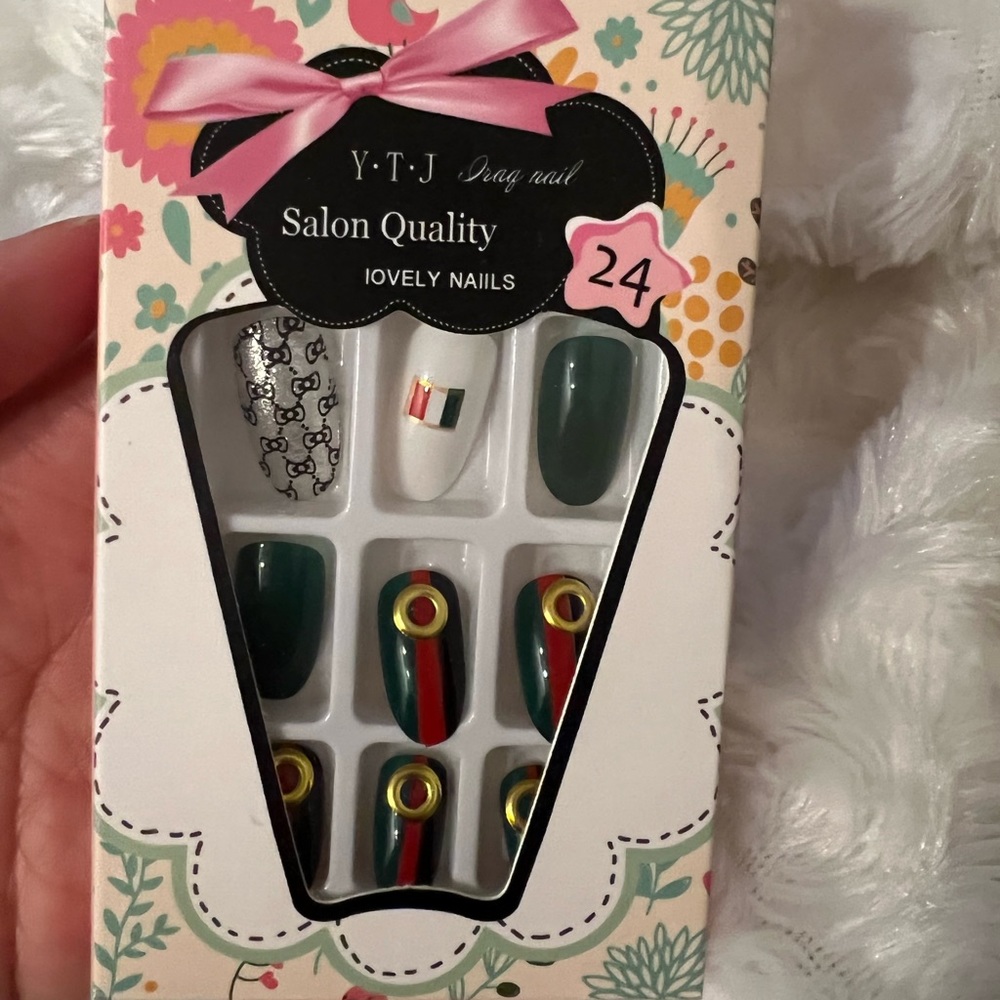 Fashion nails